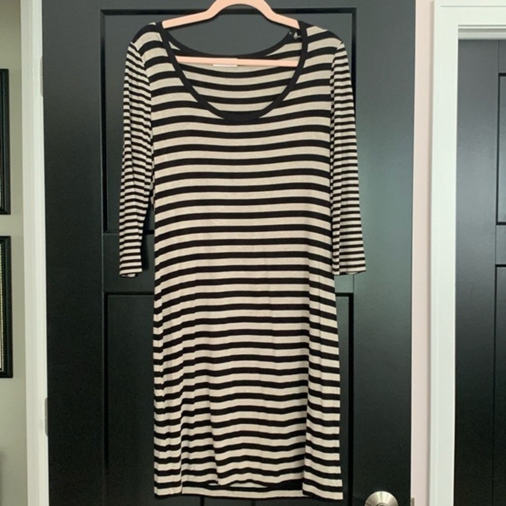Calvin Klein Tan/Black Striped V-Neck 3/4 Sleeves  T-Shirt Dress. Size 6